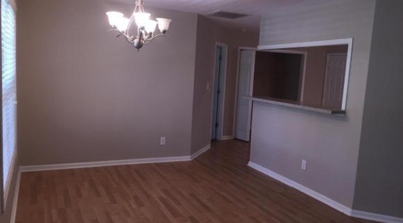 912 Bramblegate dining room